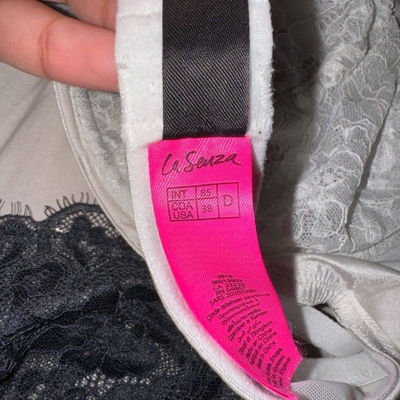 2 Bras - Picture 2 of 3